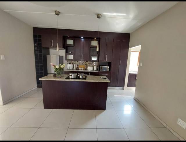 3 BEDROOM TOWNHOUSE FOR SALE IN VANDERBIJLPARK SE 8